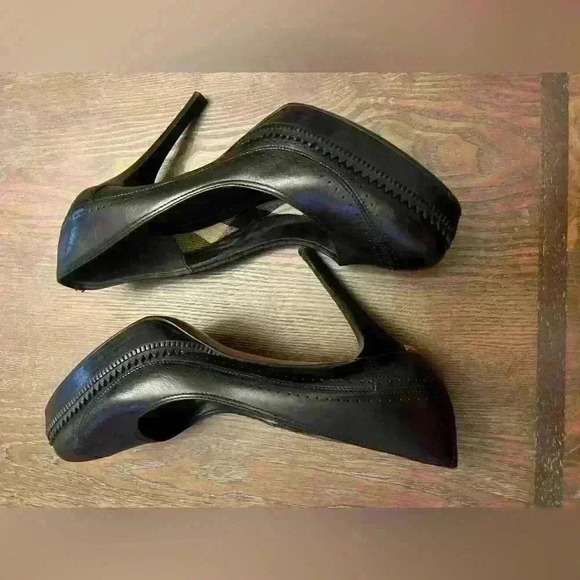 Burberry Black Leather Platform Pumps Size 39 - PREOWNED